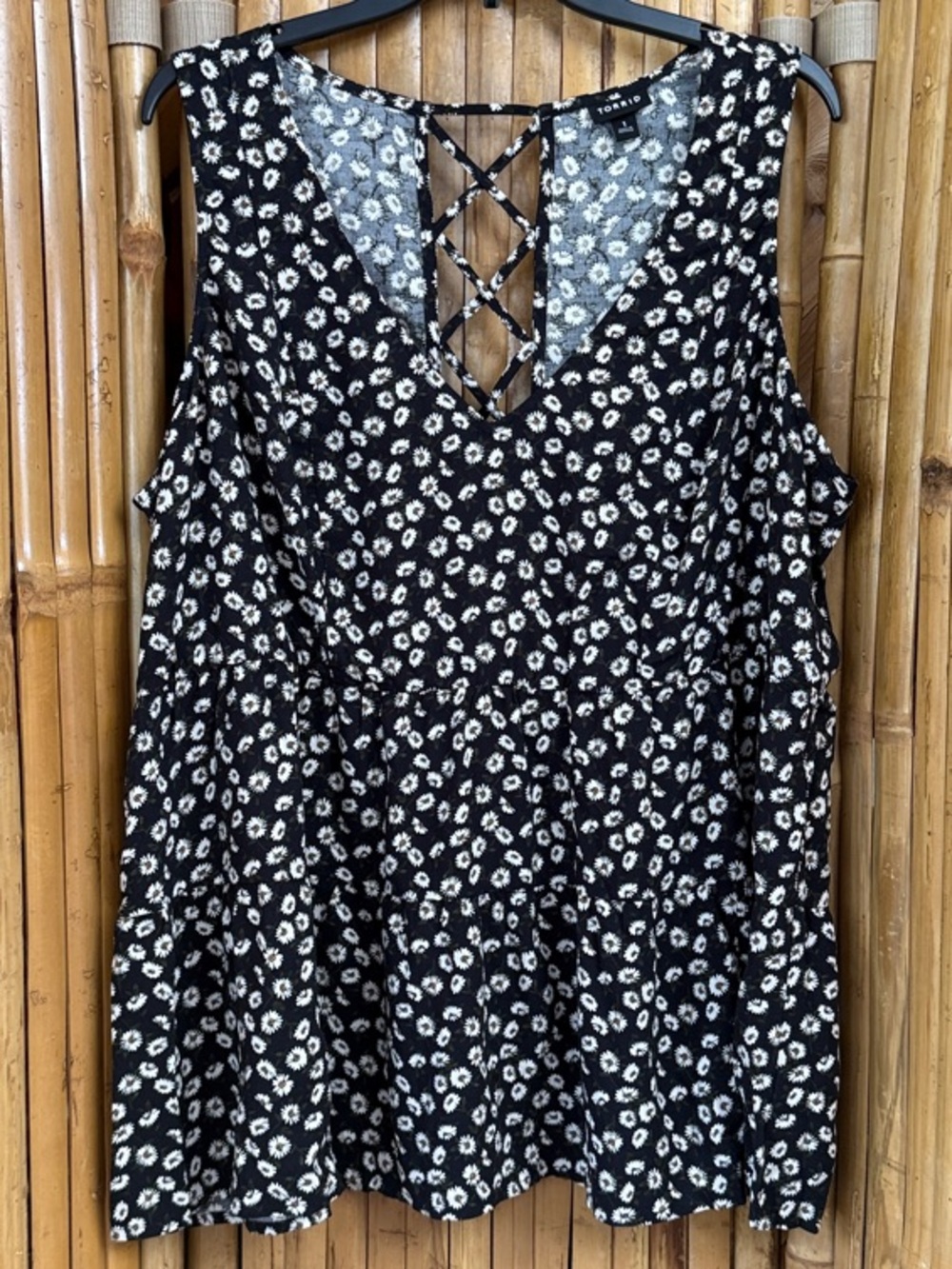 torrid Black and White Floral Lace-Up Sleeveless Blouse  1X